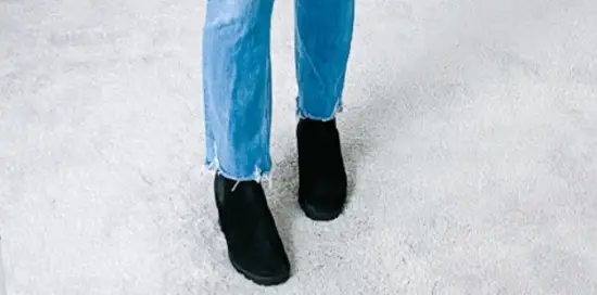 Chelsea boots with straight leg jeans