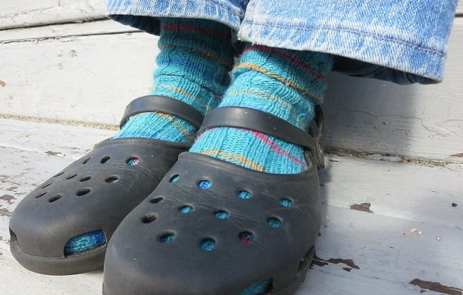 Unfashionable when wearing socks with Crocs